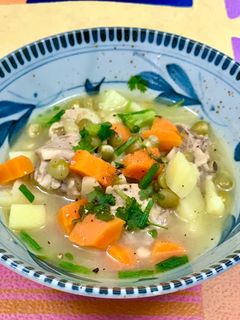 Hình của món Canh Gà Nấu Khoai Tây Cà Rốt Đậu Hoà Lan.