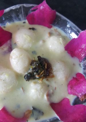 A picture of Paan rasmalai.