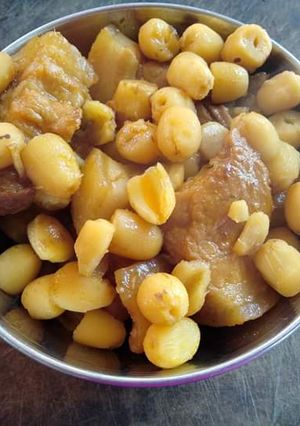 Hình của món Ba chỉ kho hạt sen.