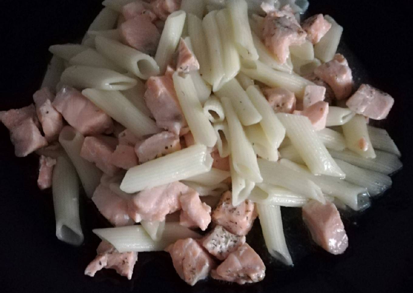 Pasta con salmón al eneldo (Lékué)