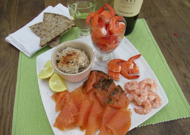 Simple Way to Prepare Super Quick Homemade Smoked Mackerel Pate and Scandi Platter