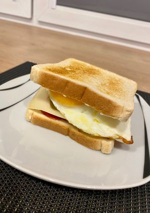 Zdjęcie przepisu Kanapka śniadaniowa na ostro.