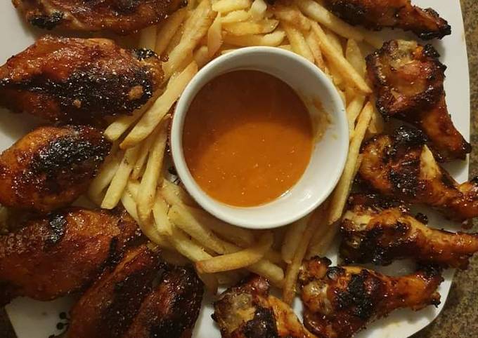 Crispy hot wings with peri peri sauce