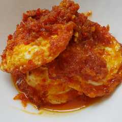 A picture of Balado telur ceplok.