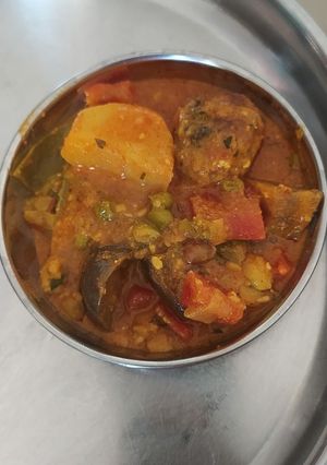 ઉંધીયું (Undhiyu Recipe in Gujarati) રેસીપી મુખ્ય ફોટો