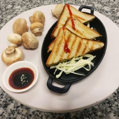 A picture of Mushroom paneer sandwich.