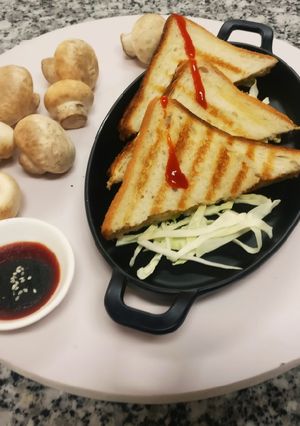 A picture of Mushroom paneer sandwich.