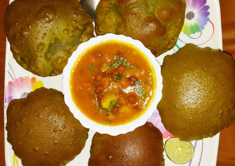 Recipe of Homemade Chana aloo with palak poori