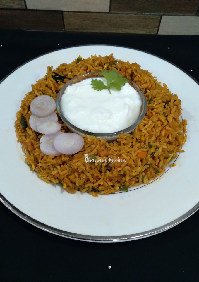 તવા પુલાવ (Tava Pulao Recipe In Gujarati) રેસીપી મુખ્ય ફોટો