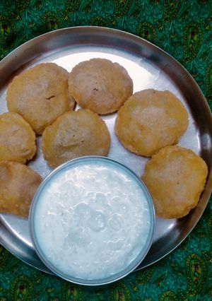 पूरी (Puri recipe in hindi) रेसिपी मुख्य फोटो