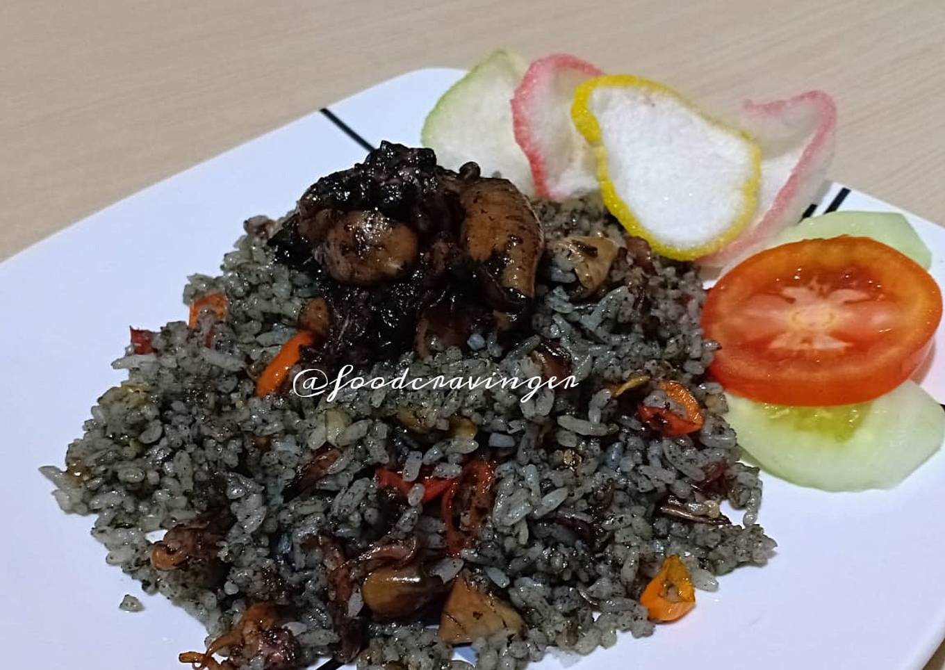 Nasi goreng dengan cumi hitam