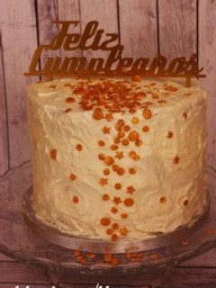 Una foto de Layer cake de calabaza especiada