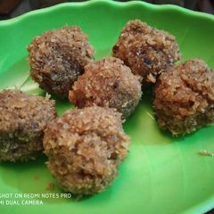 A picture of Jaggery Coconut ladoo.