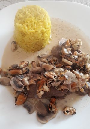 Una foto de Arroz al curry con lomo en salsa margarita