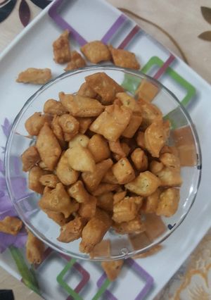 कसूरी मेथी मठरी (kasuri methi mathri recipe in Hindi) रेसिपी मुख्य फोटो