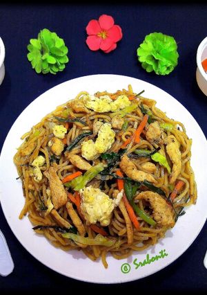 এগ চিকেন হাক্কা নুডলস (Egg chicken hakka noodles recipe in Bengali) রেসিপির প্রধান ছবি