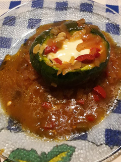 Una foto de Zapallitos rellenos con salsa