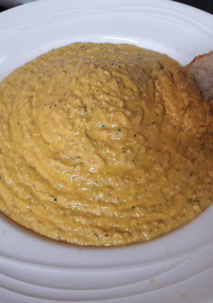 Una foto de Crema espesa de verduras vegana