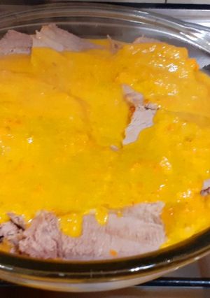 Una foto de Peceto con salsa de zanahoria de la tía Marta 💁‍♀️