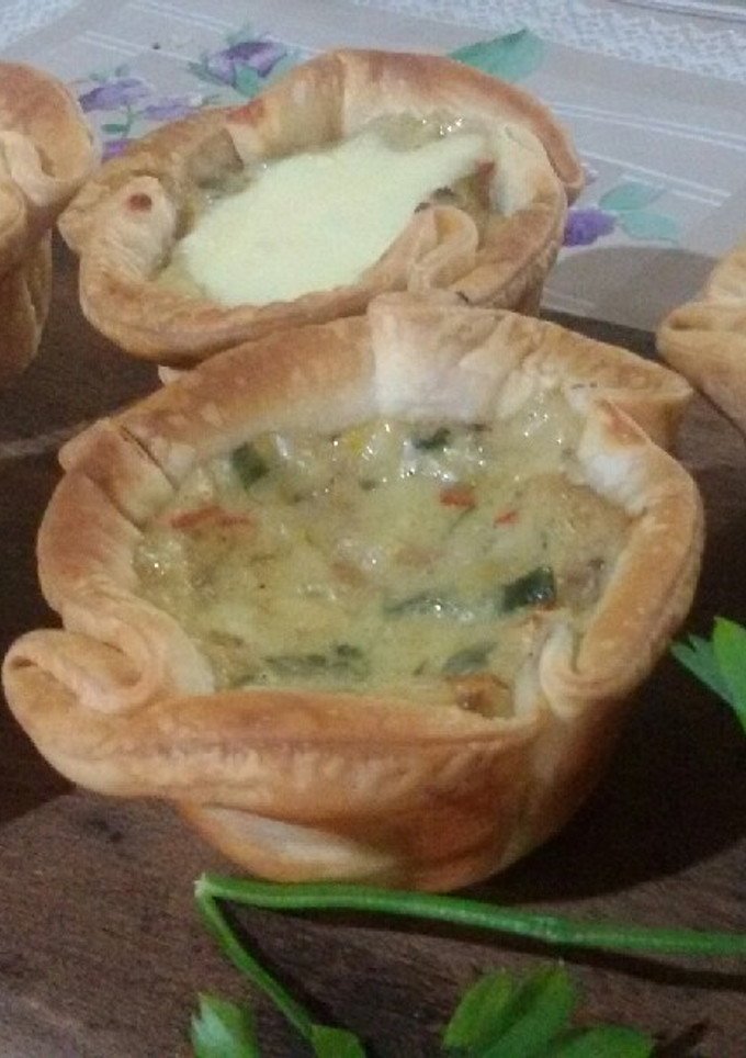 Una foto de Canastitas de Pollo y Salsa Blanca