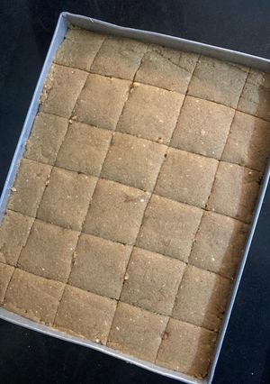 સુખડી (Sukhdi Recipe In Gujarati) રેસીપી મુખ્ય ફોટો