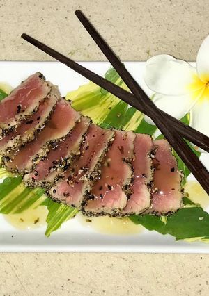 A picture of Seared Yellowtail tuna With mango habanero sauce.