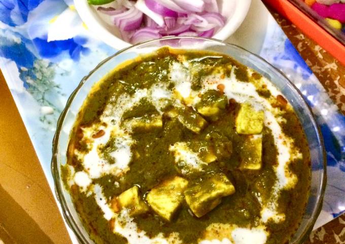 Palak paneer(Palak paneer in red gravy)