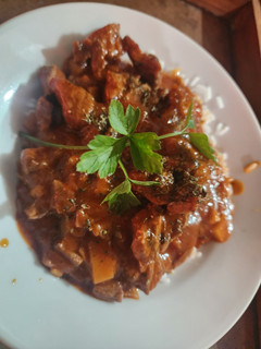Una foto de Carne con salsa