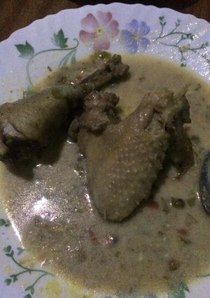 A picture of Chicken in coconut.