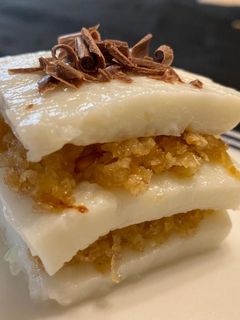 தேங்காய் பால் புட்டிங் வித் தேங்காய் பூ முந்திரி மிக்ஸ் (Thenkaai paal pudding recipe in tamil) செய்முறை முக்கிய புகைப்படம்