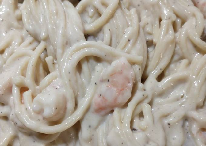 Steps to Make Jamie Oliver Creamy alfredo chicken and shrimp pasta