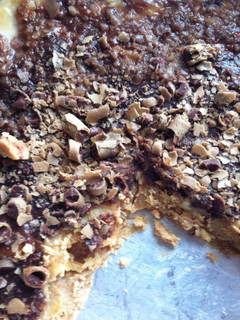 Una foto de Tarta de turrón y plátano