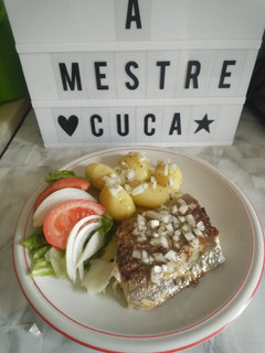 Foto de Peixe espada grelhado com molho especial