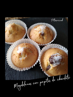 Una foto de Magdalenas con pepitas de chocolate