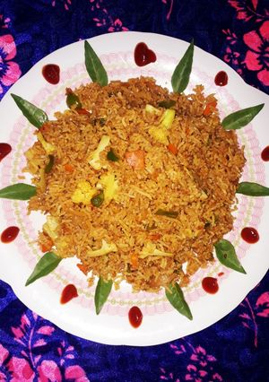 मिक्स वेज फ्राइड राइस (Mix veg fried rice recipe in hindi) रेसिपी मुख्य फोटो