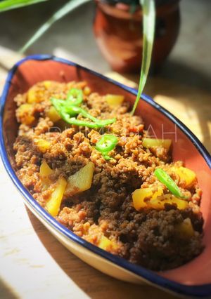 A picture of Masala dar qeema (aalo qeema).