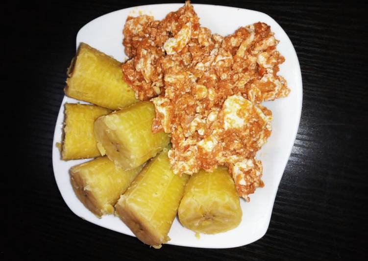 How to Prepare Ultimate Boiled plantain with fried egg