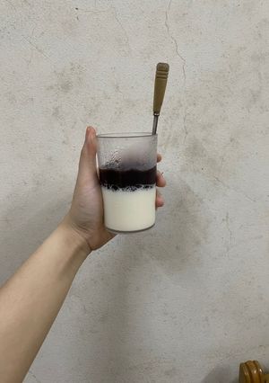Hình của món Sữa chua úp ngược.