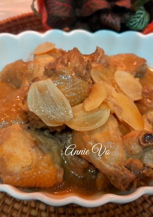 Hình của món Gà Adobo - Philippin.