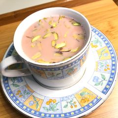A picture of Kashmiri chai.