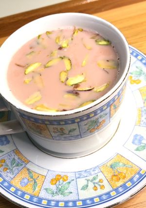 A picture of Kashmiri chai.