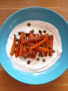 Una foto de Zanahorias con salsa de yogur