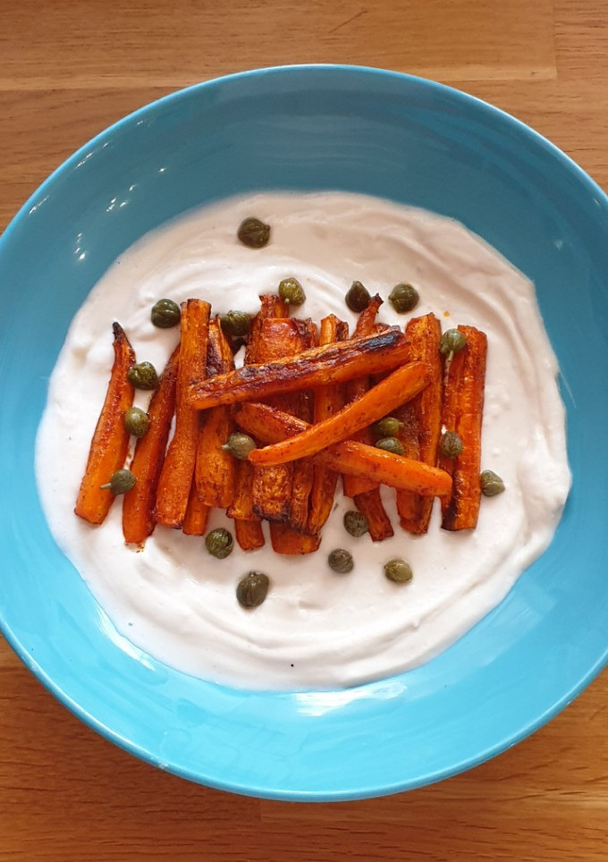 Una foto de Zanahorias con salsa de yogur