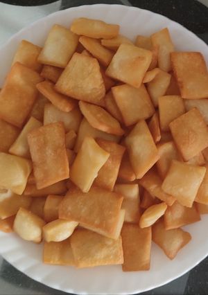 મીઠા શકકરપારા (Sweet Shakkarpara Recipe In Gujarati) રેસીપી મુખ્ય ફોટો
