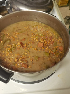 A picture of Field peas and sugar snap peas.