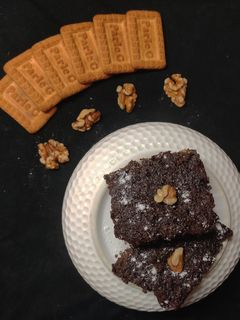 બ્રાઉની (Brownie Recipe In Gujarati) રેસીપી મુખ્ય ફોટો