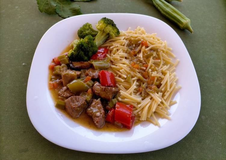 Tacos de ternera en salsa al Martini con okras