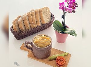 Une photo de Compote de pomme / rhubarbe