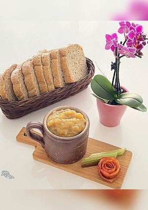 Une photo de Compote de pomme /rhubarbe