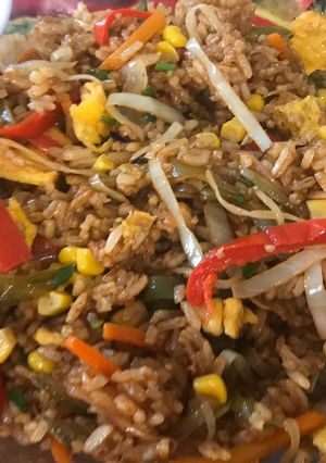 Una foto de Arroz oriental con verduras